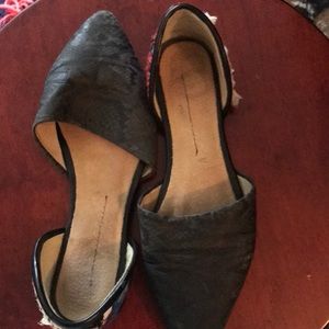 Sz 38 free people slip in flats. Multi colored fabric in back.